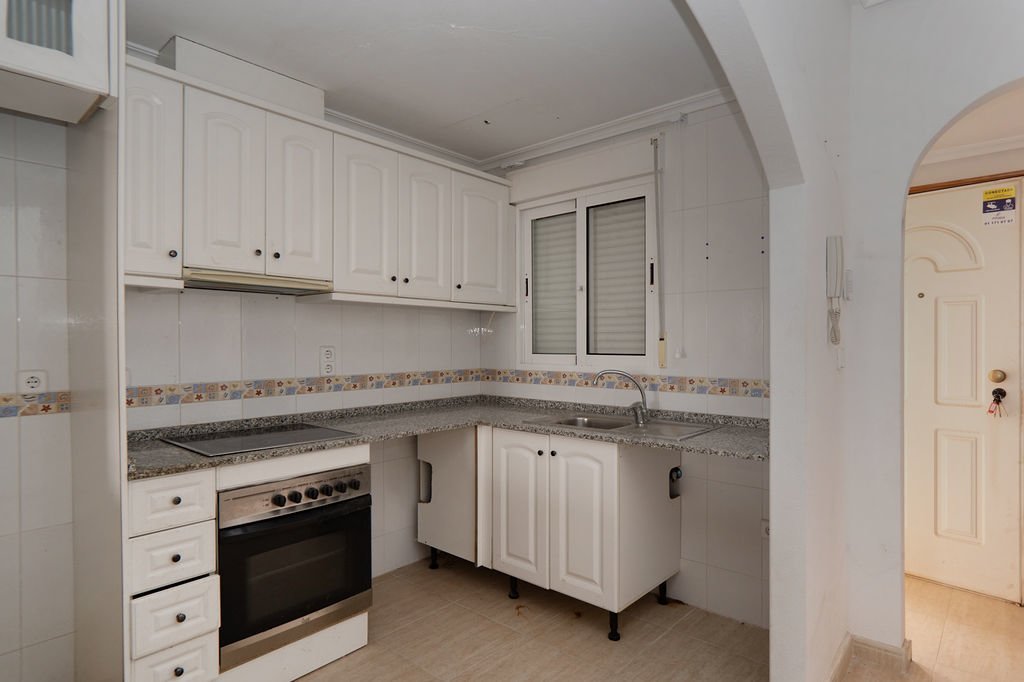 Flat with garage on Calle Nicomedes Gómez — image 4